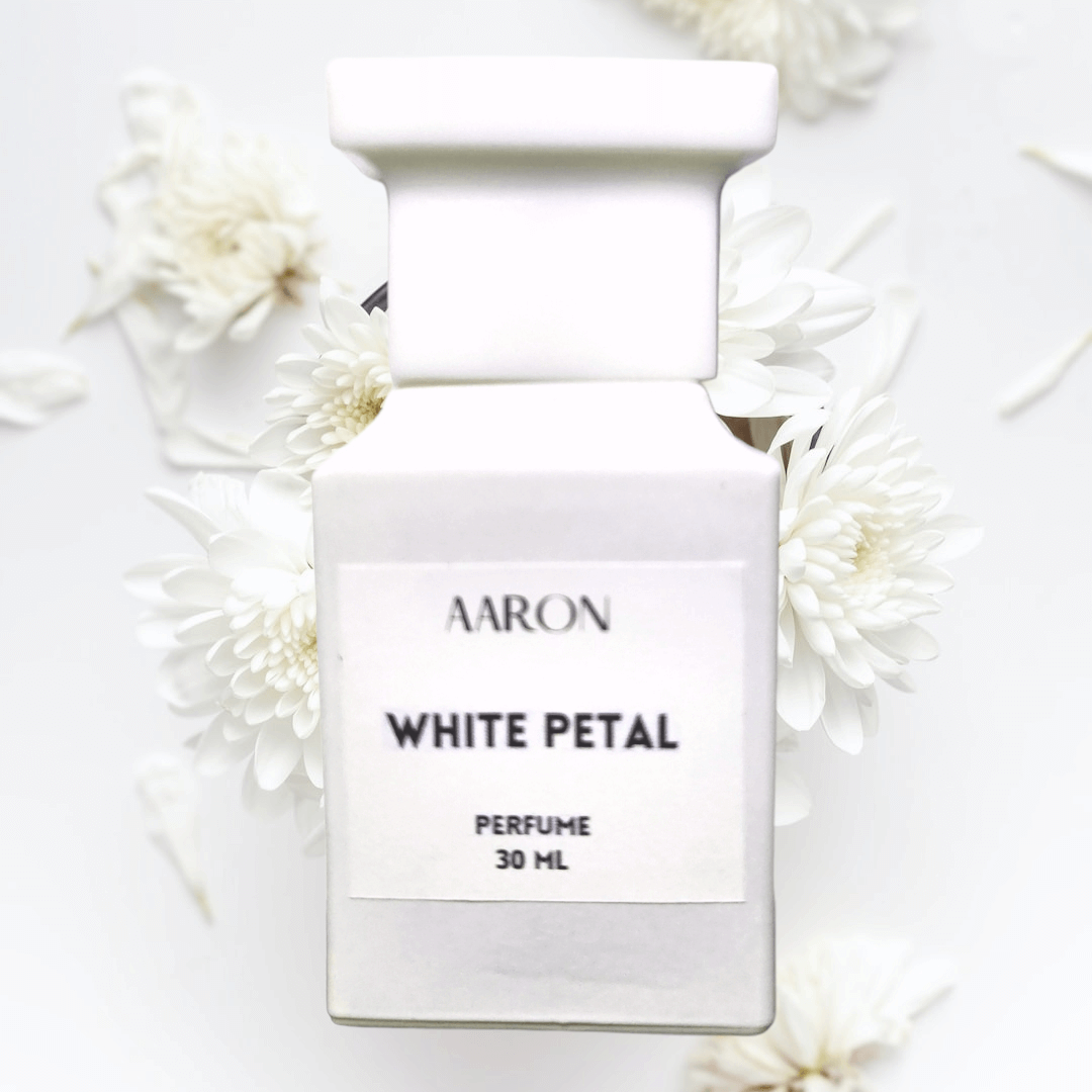 White Petal White Petal ขอเสนอกลิ่นหอมพิเศษของ "WHITE PETAL" - การผสมผสานที่ยอดเยี่ยมของดอกไม้สีขาวหลากหลายเช่นกุหลาบสีขาว มะลิ คาโมมายล์ และอื่นๆ กลิ่นหอมที่งดงามนี้ถูกสร้างขึ้นมาเพื่อตอบสนองความต้องการของผู้คนที่ต้องการความมั่งคั่งและความเชื่อมั่นในตนเอ